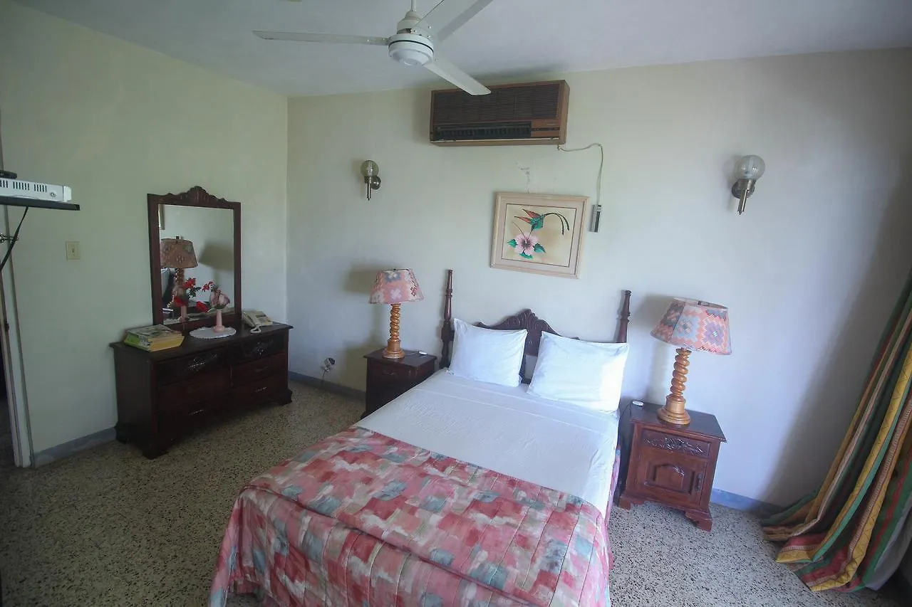Sahara Hostel Μοντέγκο Μπέυ 0*,  Τζαμάικα