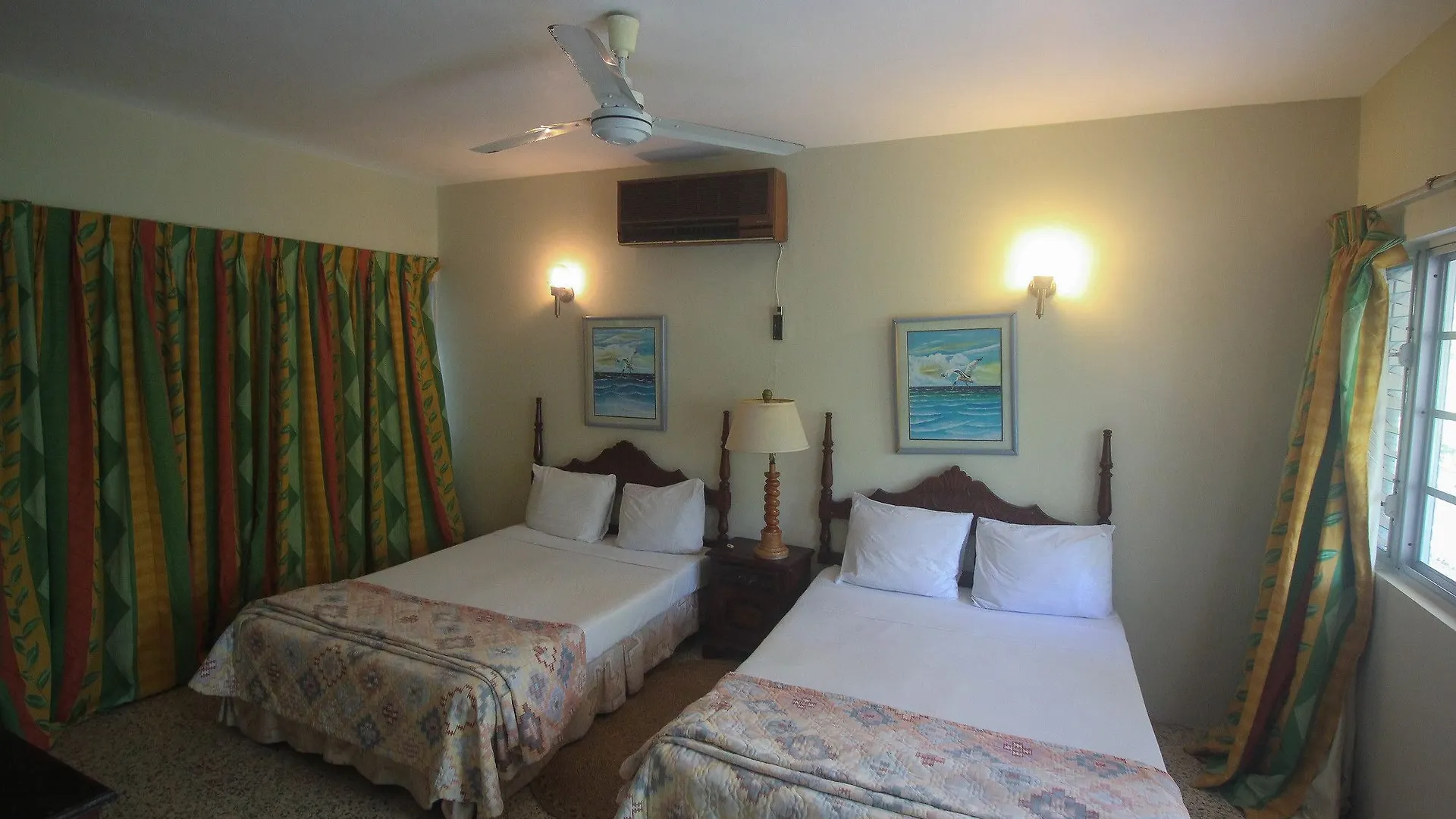 Sahara Hostel Μοντέγκο Μπέυ 0*,